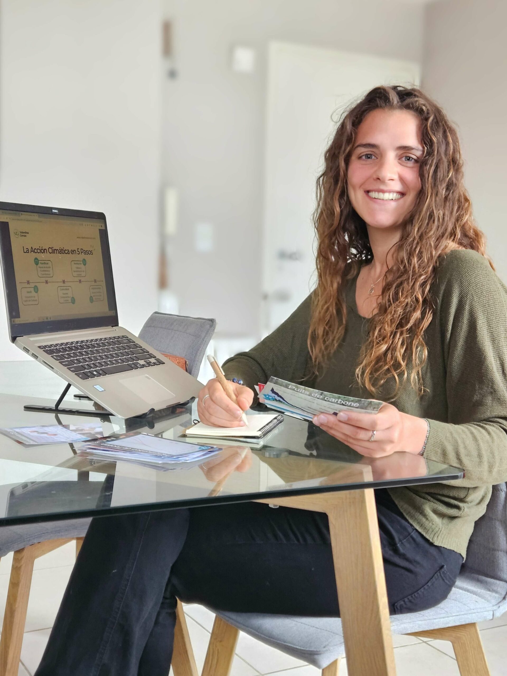 foto valentina cerezo trabajando